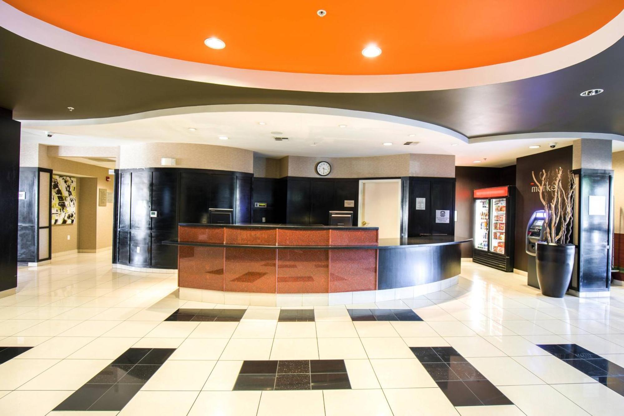 Courtyard By Marriott Мерсед Экстерьер фото