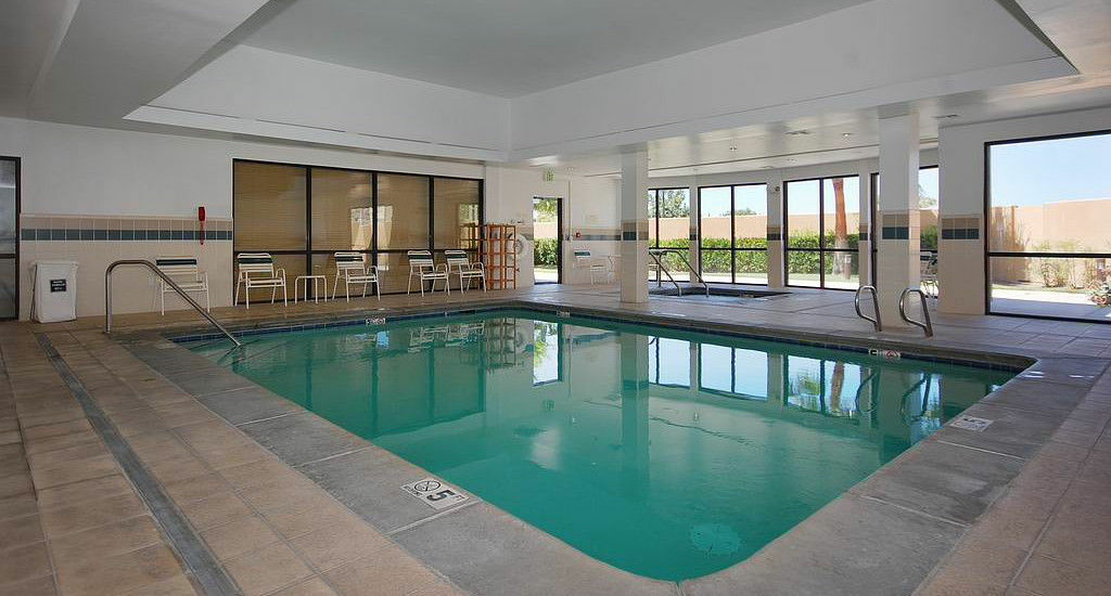 Courtyard By Marriott Мерсед Экстерьер фото